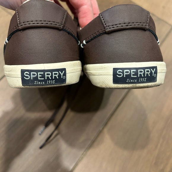 SPERRY little boys size 2.5 leather sneakers. Great condition. - Picture 3 of 5
